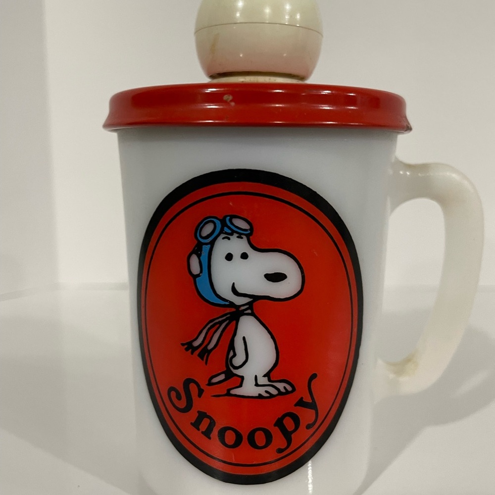 Vintage Avon Peanuts Snoopy Liquid Soap 5 oz Milk Glass Mug 1969